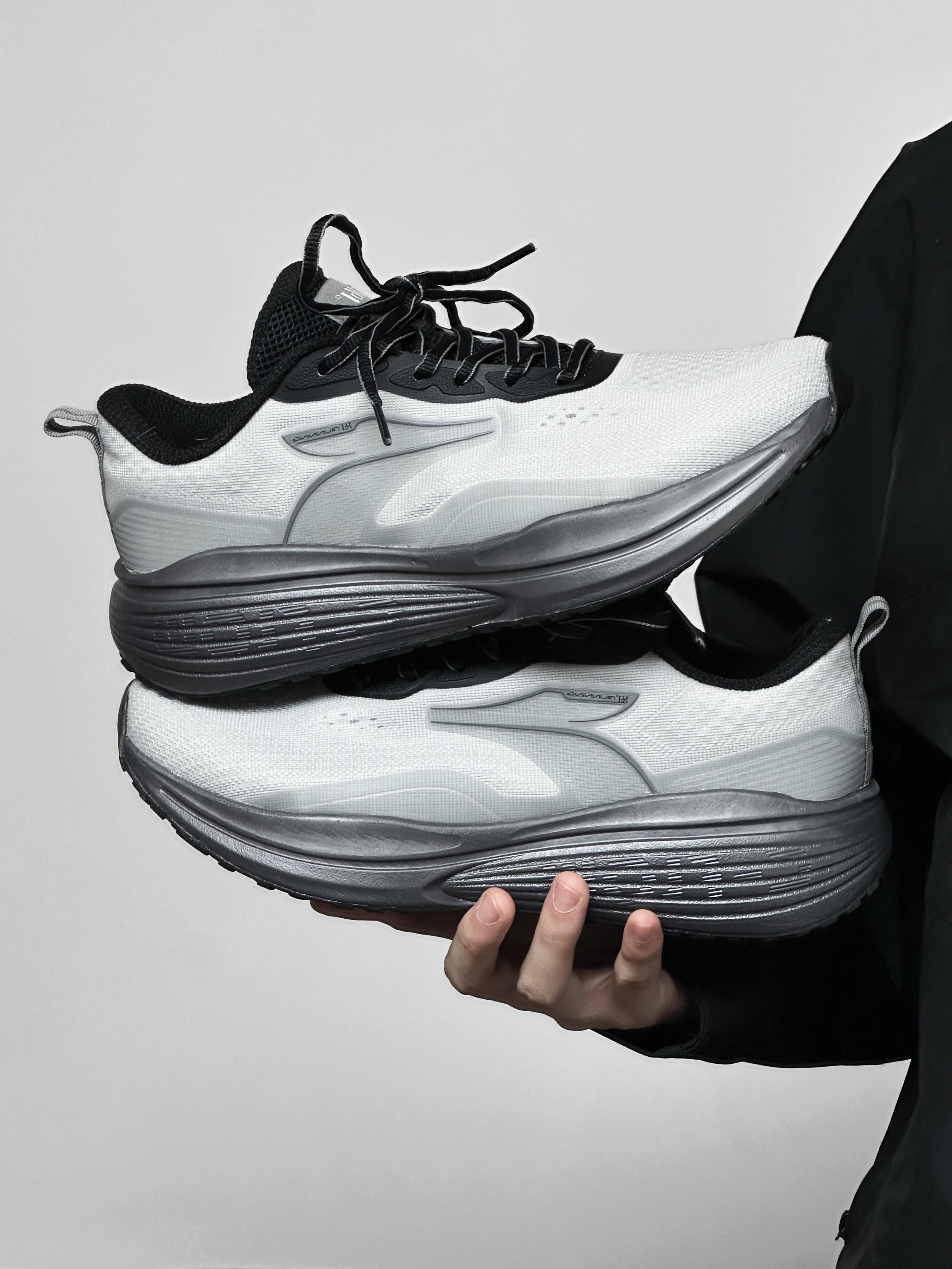 石墨灰好高级!上脚即被硬控的跑鞋爱了!!